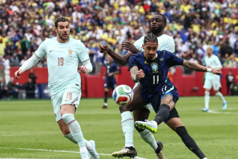 Raphinha e Wesley são cortados após lesão em amistoso nos EUA