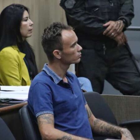 Homem que esfaqueou padrasto para defender mãe é condenado a 5 anos