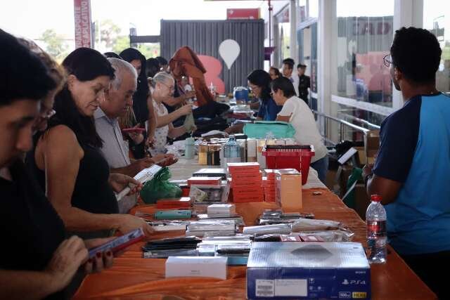 Irmãs Franciscanas promovem bazar com itens apreendidos pela Receita Federal