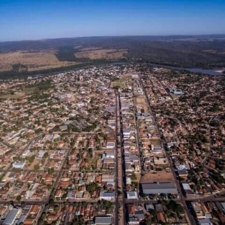 Facção se passa por policiais, invade casa e atira em homem durante caça a rival