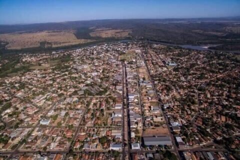 Facção se passa por policiais, invade casa e atira em homem durante caça a rival