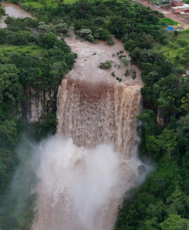 Parque Salto do Sucuriú fecha trilhas após aumento do nível do rio
