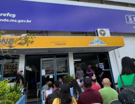 Funsat oferece 1.298 vagas de emprego em 122 funções nesta terça-feira