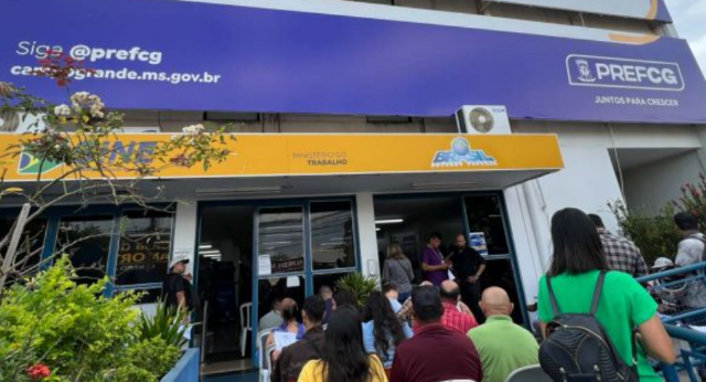 Funsat oferece 1.298 vagas de emprego em 122 funções nesta terça-feira