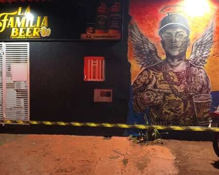 Adolescente é baleado com 3 tiros de pistola 9 milímetros em conveniência