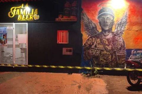 Adolescente é baleado com 3 tiros de pistola 9 milímetros em conveniência