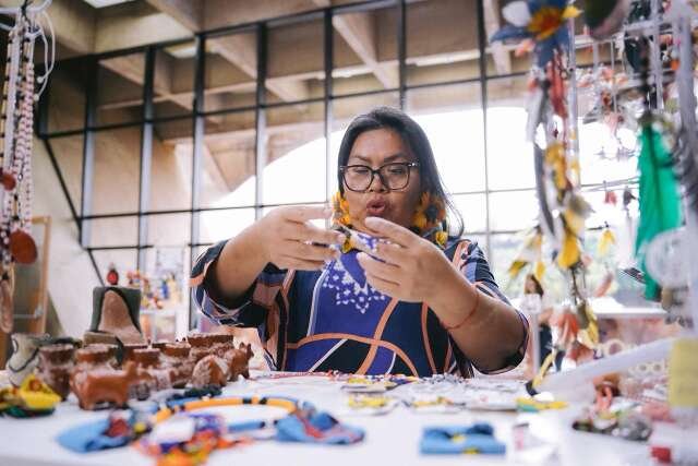 Entre cerâmica e erva-mate, mulheres mostram caminhos de autonomia financeira