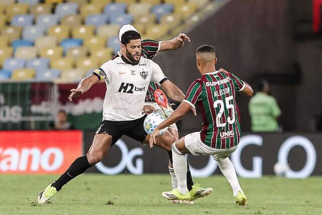 Fábio salva no fim e Fluminense vence Atlético-MG no Maracanã