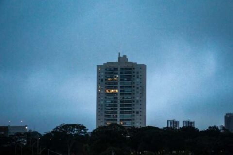 Dia deve ser com risco de tempestades e temperaturas abaixo de 30°C