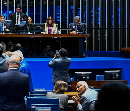 Senado aprova projeto que cria 24 mil cargos no serviço público