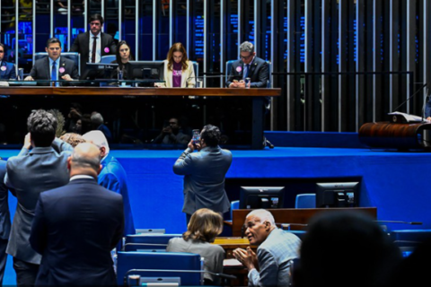 Senado aprova projeto que cria 24 mil cargos no serviço público