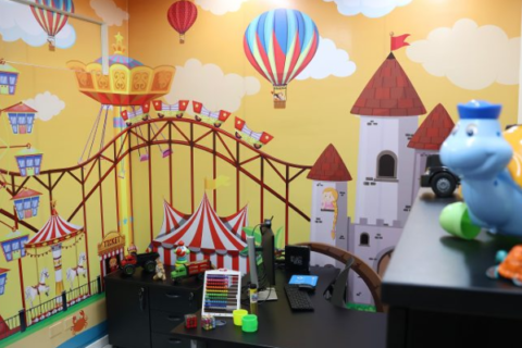 Criança de 5 anos relata abuso em escola municipal e polícia investiga caso