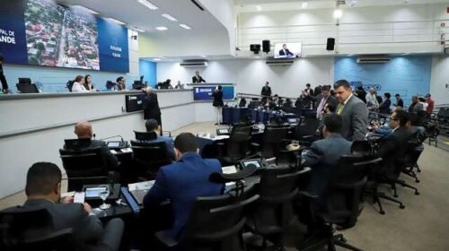 Após impasse, Câmara aprova lei que obriga aviso prévio aos pais sobre palestras