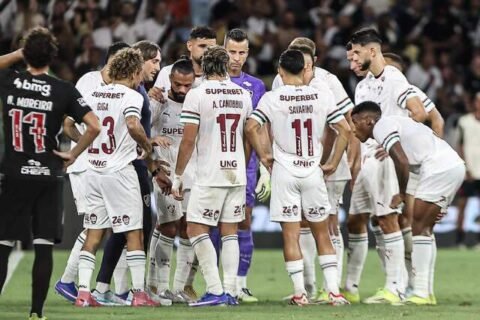 Vasco reage após início relâmpago e vence o Fluminense de virada nos acréscimos