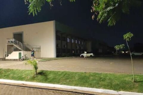 Candidatos fazem prova da Assembleia no escuro após falha elétrica no IFMS