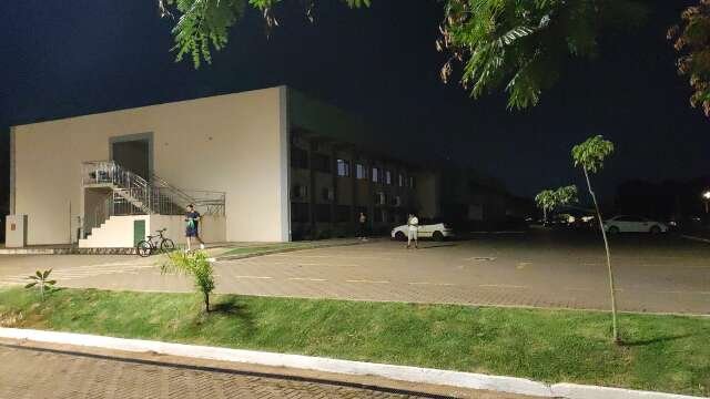 Candidatos fazem prova da Assembleia no escuro após falha elétrica no IFMS