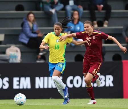 Seleção brasileira feminina sofre revés contra Venezuela após expulsão