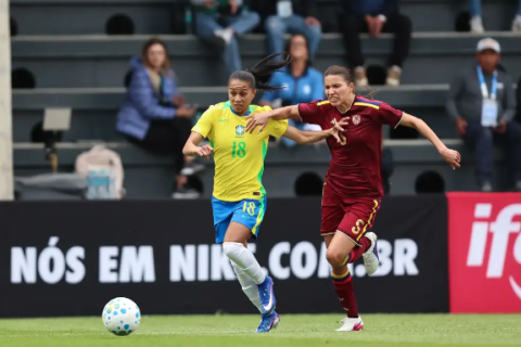 Seleção brasileira feminina sofre revés contra Venezuela após expulsão