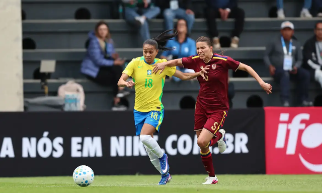 Seleção brasileira feminina sofre revés contra Venezuela após expulsão