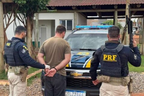 Homem é morto a facadas e suspeitos são presos horas depois em MS e no PR