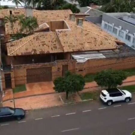 "Vivia fechada", dizem vizinhos sobre casa onde Bernal diz morar