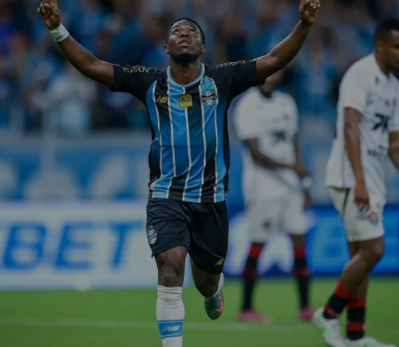 Grêmio vence Vitória na Arena, mas jogo é marcado por grave lesão