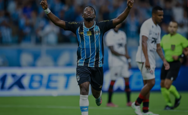 Grêmio vence Vitória na Arena, mas jogo é marcado por grave lesão