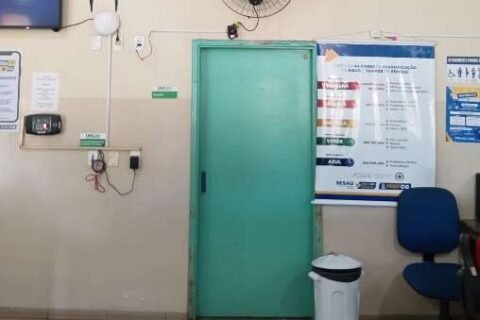 Paciente com fibromialgia relata 4 horas de espera e dor na UPA Universitário