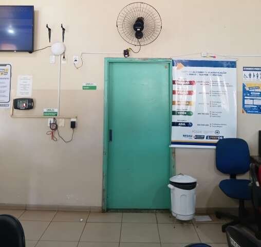 Paciente com fibromialgia relata 4 horas de espera e dor na UPA Universitário