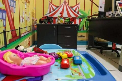 Monitor é desligado de escola após denúncia de estupro contra aluna de 13 anos