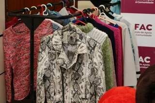 Com apelo para "desapego", campanha quer arrecadar 50 mil peças de frio 