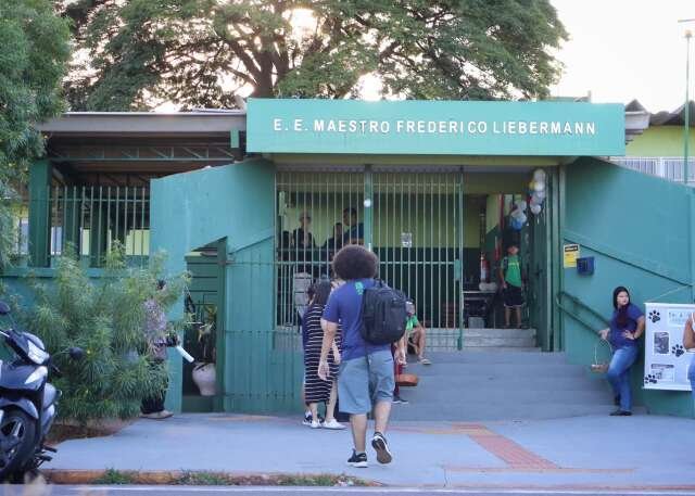 Alunos de MS pedem mais esporte e tecnologia nas escolas públicas, diz pesquisa