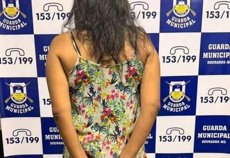 Após agressões contra mãe idosa, filha é presa e família pede proteção judicial