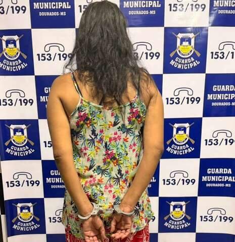 Após agressões contra mãe idosa, filha é presa e família pede proteção judicial