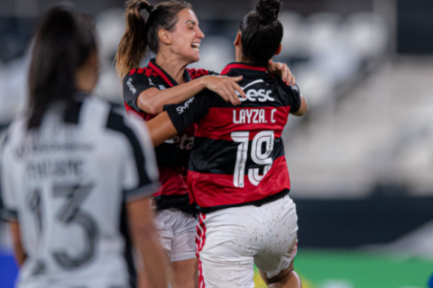 Flamengo empata com Botafogo no clássico e assume liderança provisória