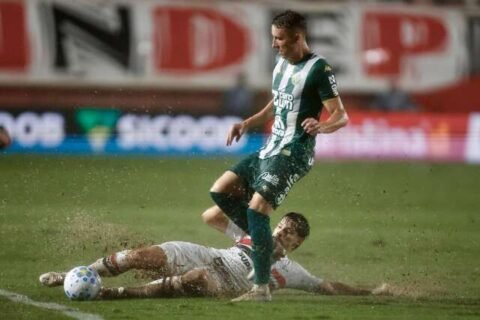 Com gols de Luciano e Calleri, São Paulo toma a liderança da Chape
