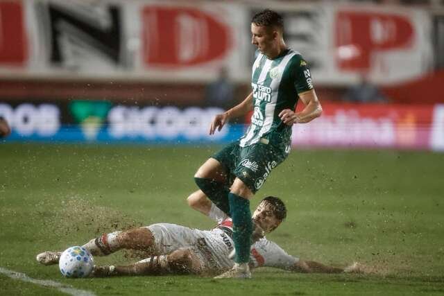 Com gols de Luciano e Calleri, São Paulo toma a liderança da Chape