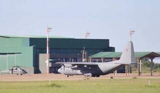Exercício internacional atrai apaixonado por aviões à base aérea Exercício internacional atrai apaixonado por aviões à base aérea