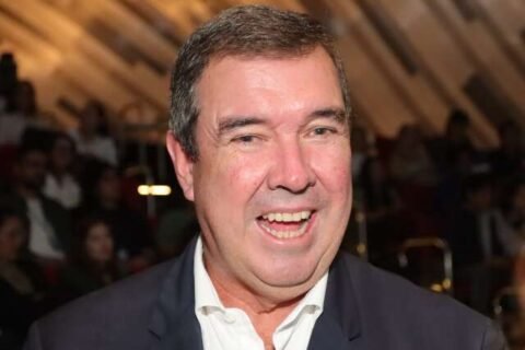 Riedel convoca secretariado após baixas para as eleições