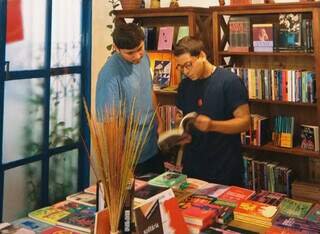 Apoio coletivo arrecada R$ 34 mil e "salva" livraria autônoma 