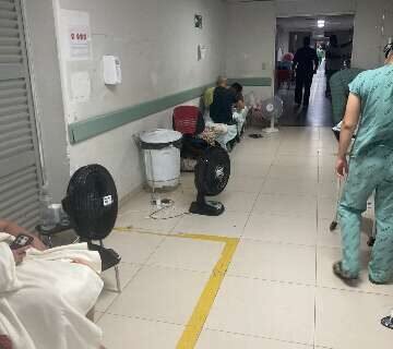Sem ar-condicionado no Regional, pacientes vivem no calor e levam ventiladores