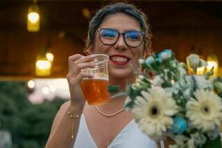 Penélope e Renan casaram no bar do 1° encontro e a cadela foi a dama