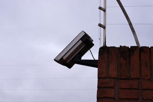 Bernal chegou à casa cenário de morte pronto para atirar, mostram vídeos