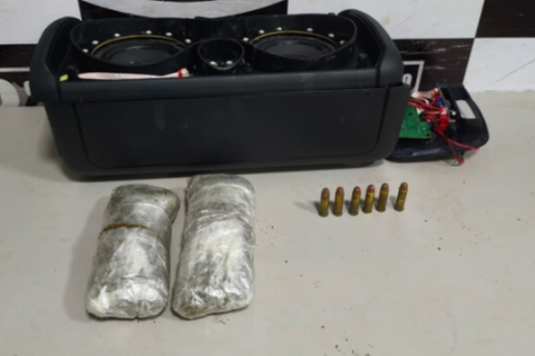 Policial penal preso com drogas e munições deixa prisão com tornozeleira