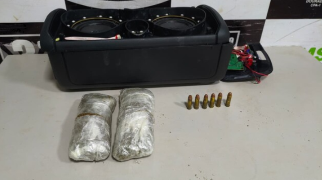 Policial penal preso com drogas e munições deixa prisão com tornozeleira