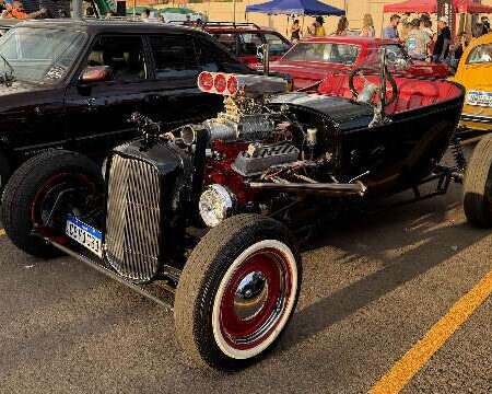 Carros clássicos e nostalgia marcam Encontro de Relíquias na Capital
