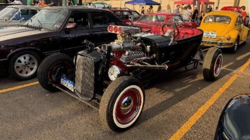 Carros clássicos e nostalgia marcam Encontro de Relíquias na Capital