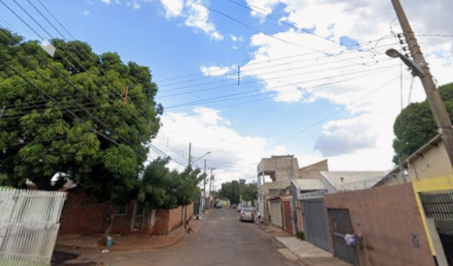 Condenado por tráfico de drogas é baleado em frente à conveniência