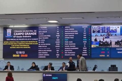 Vereadores derrubam vetos e reincluem 52 emendas no orçamento de Campo Grande