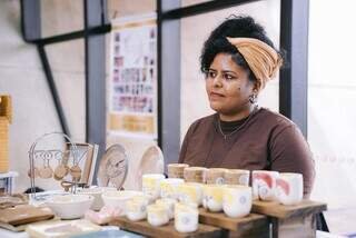 Entre cerâmica e erva-mate, mulheres mostram caminhos de autonomia financeira